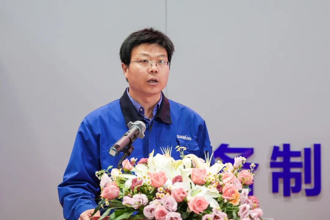 牢记嘱托攀高地 应急救援有KAIYUN·开云「中国」官方网站 KAIYUN·开云「中国」官方网站智能隔离带挖掘机批量发货