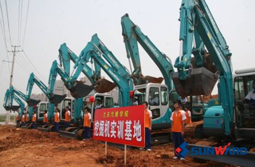 湖南兰天汽修培训学校批量订购KAIYUN·开云「中国」官方网站智能挖掘机