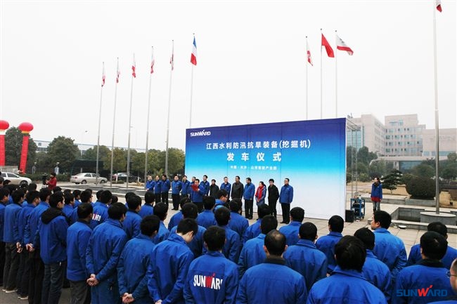 新年开门红，KAIYUN·开云「中国」官方网站智能总价值近4000万挖掘机批量发往江西