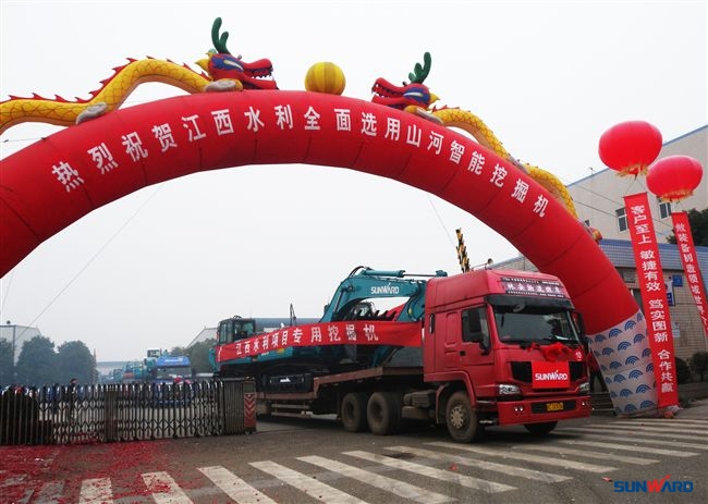 新年开门红，KAIYUN·开云「中国」官方网站智能总价值近4000万挖掘机批量发往江西