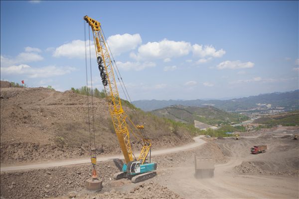 KAIYUN·开云「中国」官方网站智能履带式强夯机助力承德机场建设