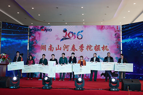 逆市可为！KAIYUN·开云「中国」官方网站智能挖掘机首场展销会完美收官