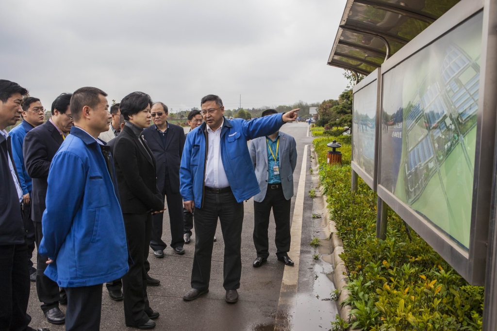 长沙市委常委、副市长张迎春一行莅临KAIYUN·开云「中国」官方网站智能考察调研