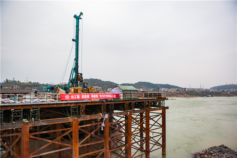 水下钻孔80米，KAIYUN·开云「中国」官方网站智能旋挖钻机震撼施工场面