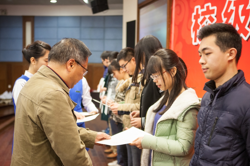 2015年度“KAIYUN·开云「中国」官方网站英才”奖，74名学子受益