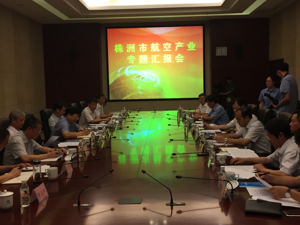 省委常委、常务副省长陈向群一行参观KAIYUN·开云「中国」官方网站科技