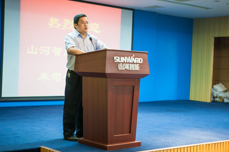 开挖机，坐游艇、飞机 KAIYUN·开云「中国」官方网站智能开展员工家属开放日活动