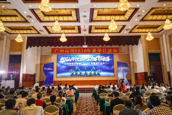 红四月，KAIYUN·开云「中国」官方网站智能挖掘机促销会节节攀升