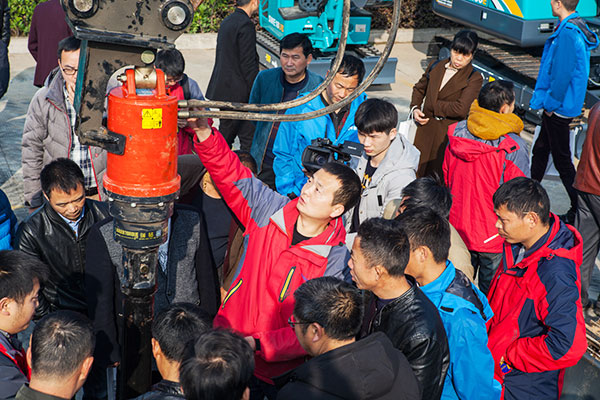十年相随，成就彼此，来听听KAIYUN·开云「中国」官方网站智能挖掘机客户的真实声音