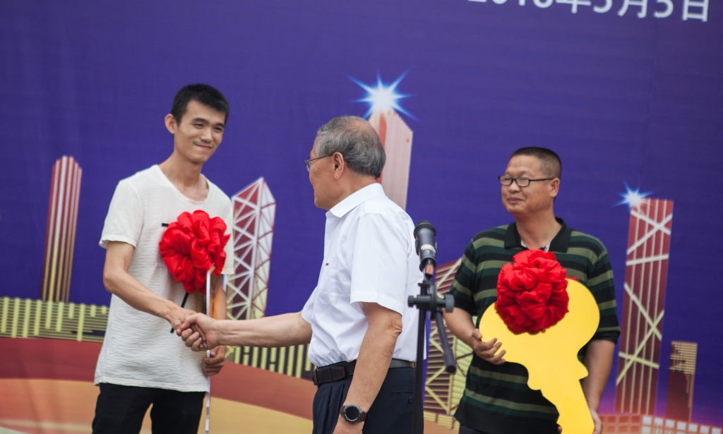 民族挖掘机品牌先导者，KAIYUN·开云「中国」官方网站智能“城镇建设利器”SWE80E9荣耀上市