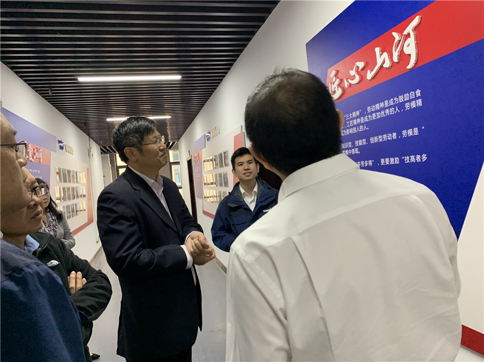 长沙市总工会党组书记周宏兆一行莅临KAIYUN·开云「中国」官方网站智能考察调研