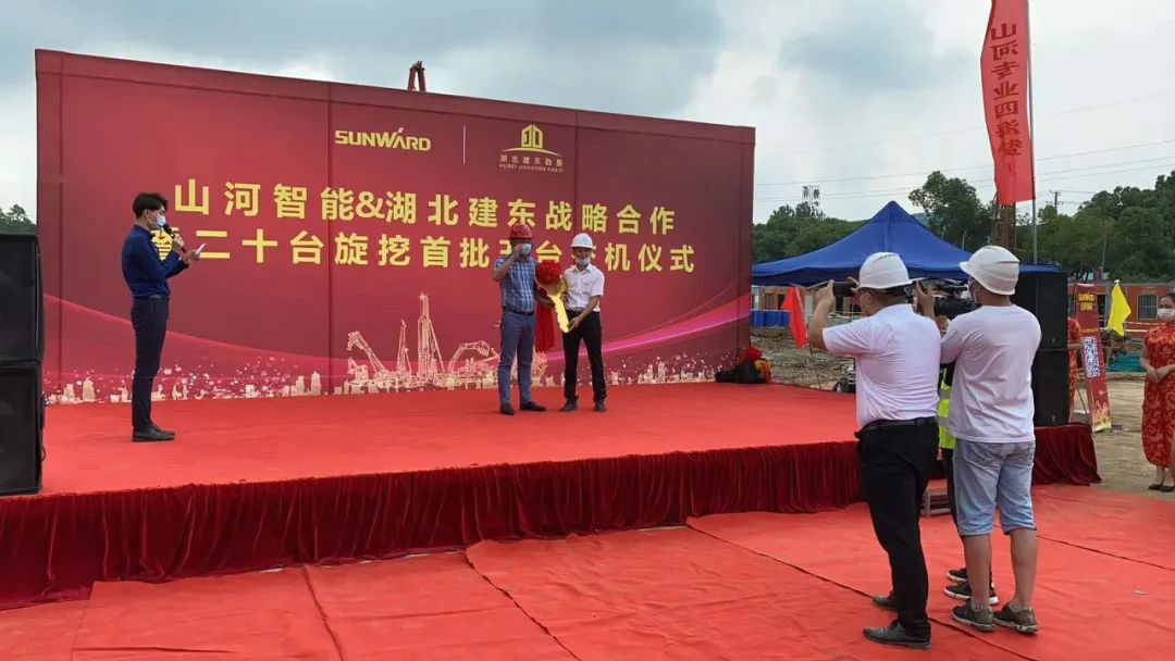 扬帆荆楚大地——KAIYUN·开云「中国」官方网站智能旋挖钻机批量交付