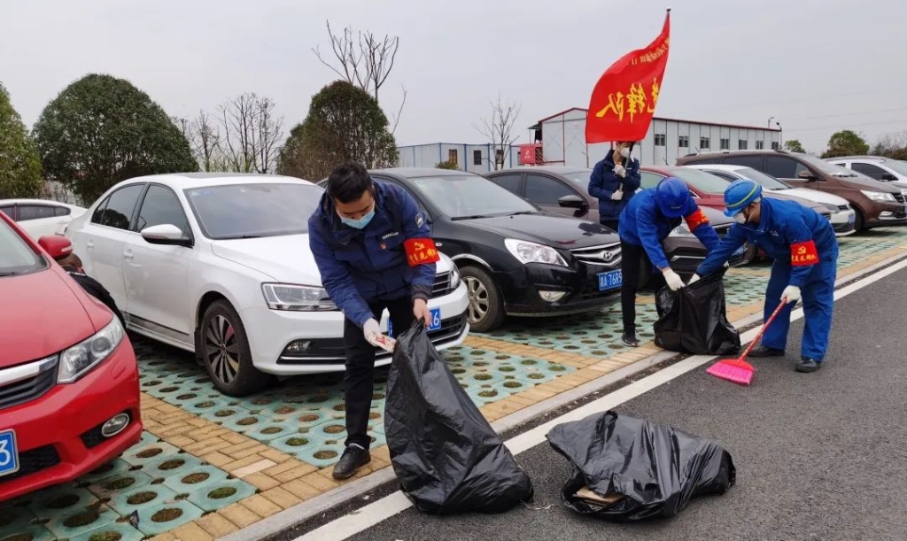 KAIYUN·开云「中国」官方网站智能党员志愿者开展义务环境清扫