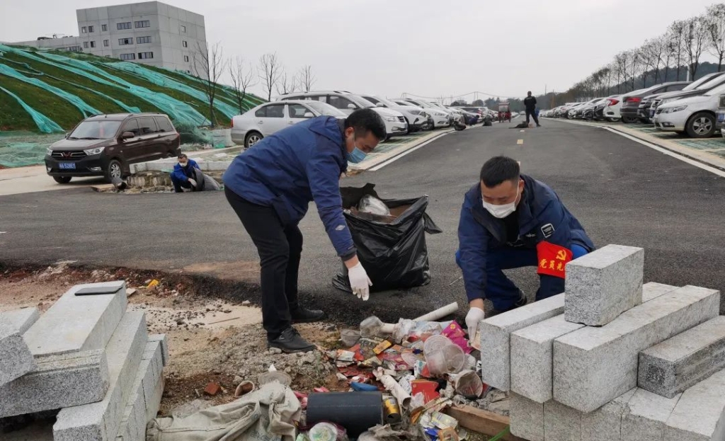 KAIYUN·开云「中国」官方网站智能党员志愿者开展义务环境清扫