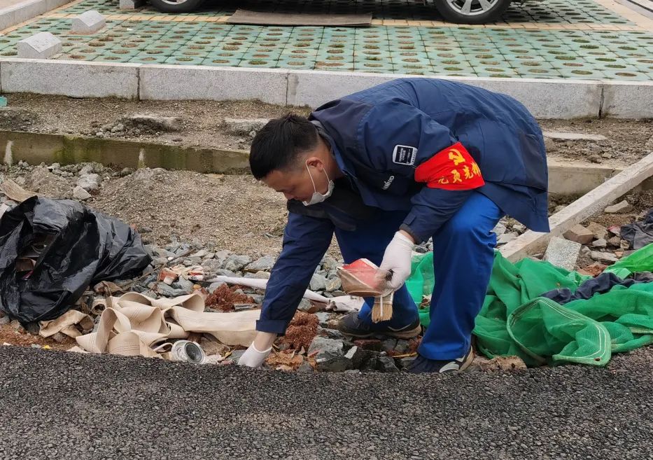 KAIYUN·开云「中国」官方网站智能党员志愿者开展义务环境清扫