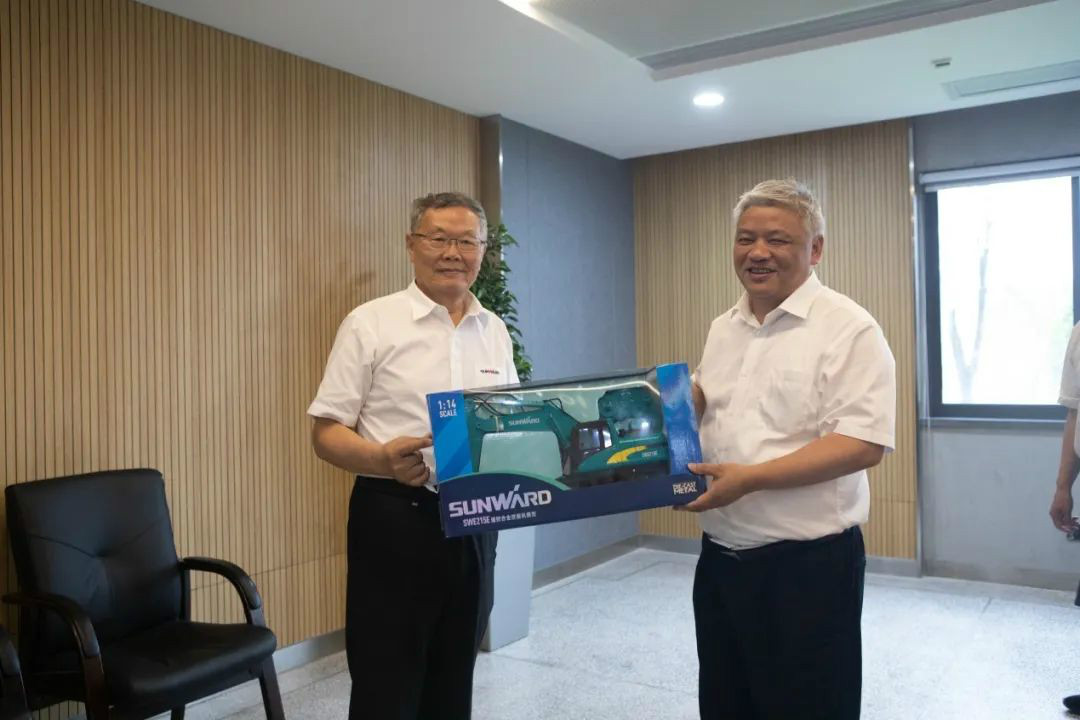 湖南黄金集团董事长黄启富一行考察KAIYUN·开云「中国」官方网站智能