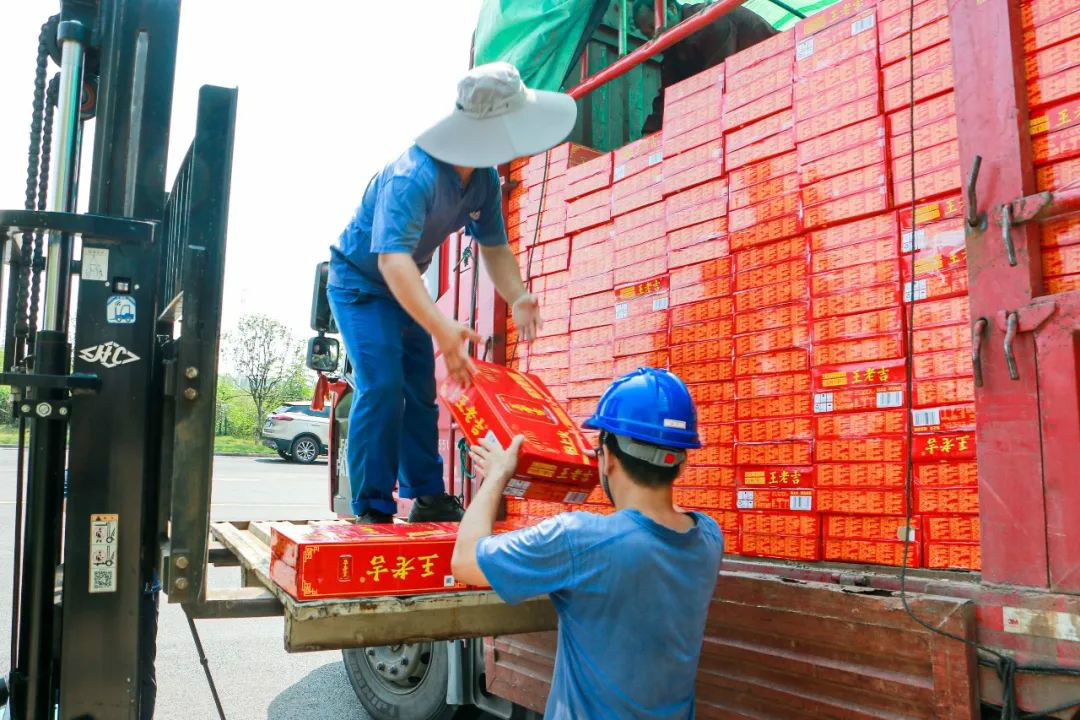 情系职工送清凉，殷切关怀鼓干劲——KAIYUN·开云「中国」官方网站智能开展夏季送清凉活动