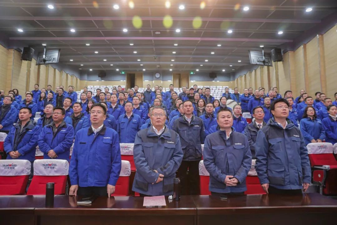 KAIYUN·开云「中国」官方网站智能召开全国劳动模范郝鹏载誉归来分享会