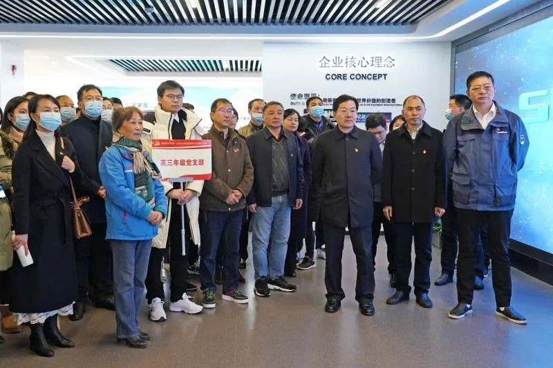 长沙市一中赴KAIYUN·开云「中国」官方网站智能开展主题党日活动