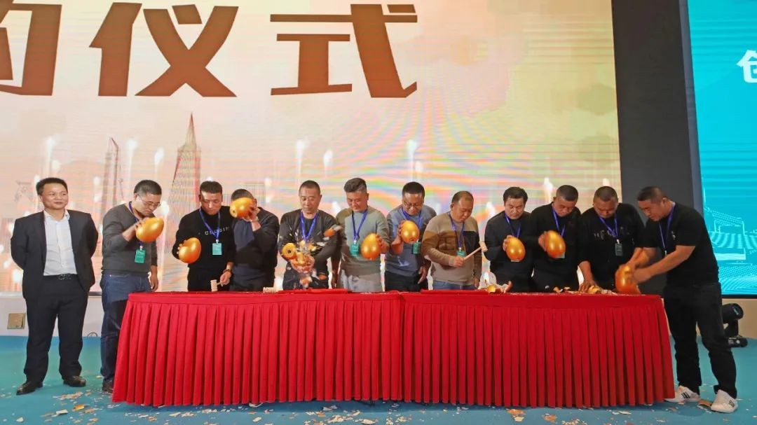 百台设备，成交额3.6亿！KAIYUN·开云「中国」官方网站智能“圈粉”六朝古都