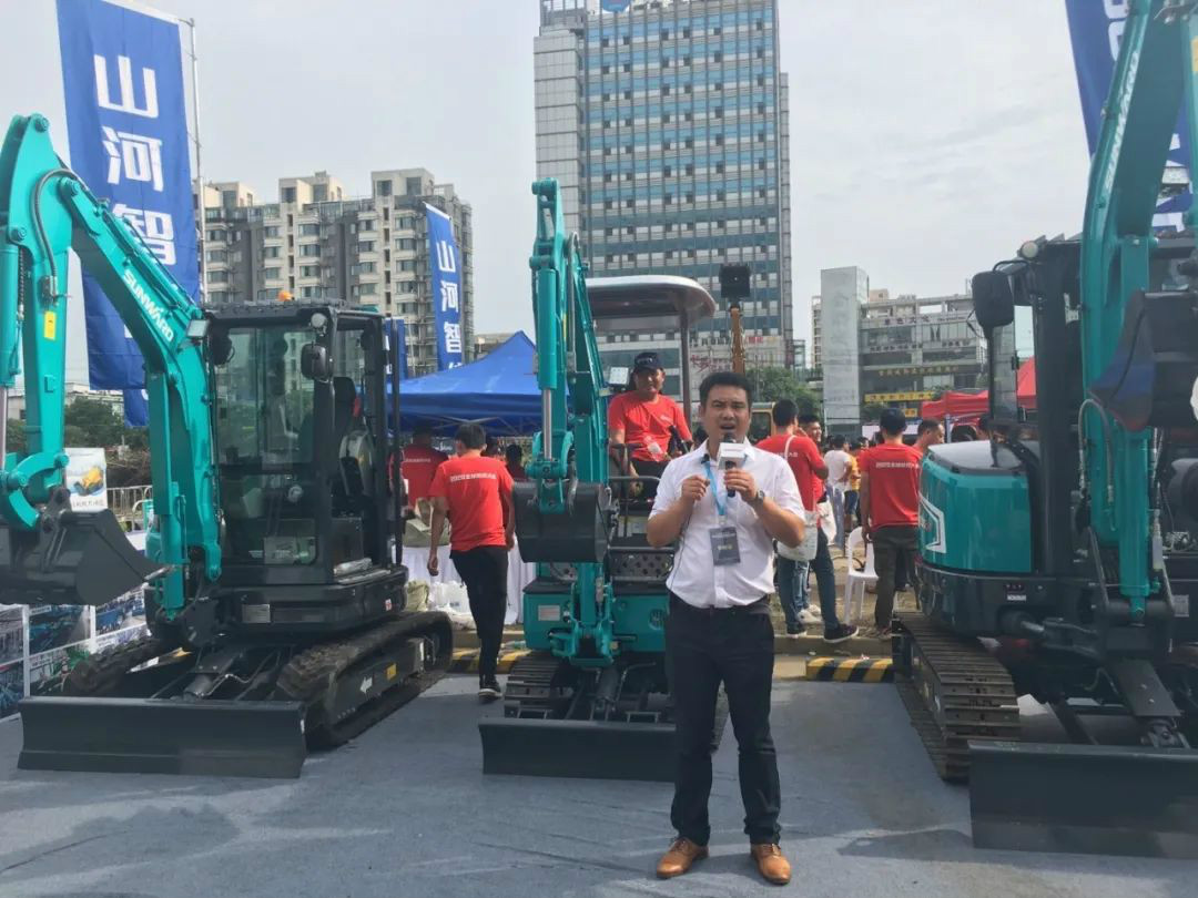 2020全球微挖大会 KAIYUN·开云「中国」官方网站智能精品微挖赢得满堂彩
