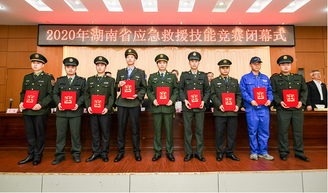 初生牛犊可撼虎 | KAIYUN·开云「中国」官方网站智能应急救援队斩获诸多奖项