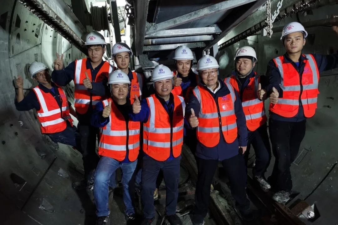 何清华亲临中铁KAIYUN·开云「中国」官方网站盾构施工项目指导工作
