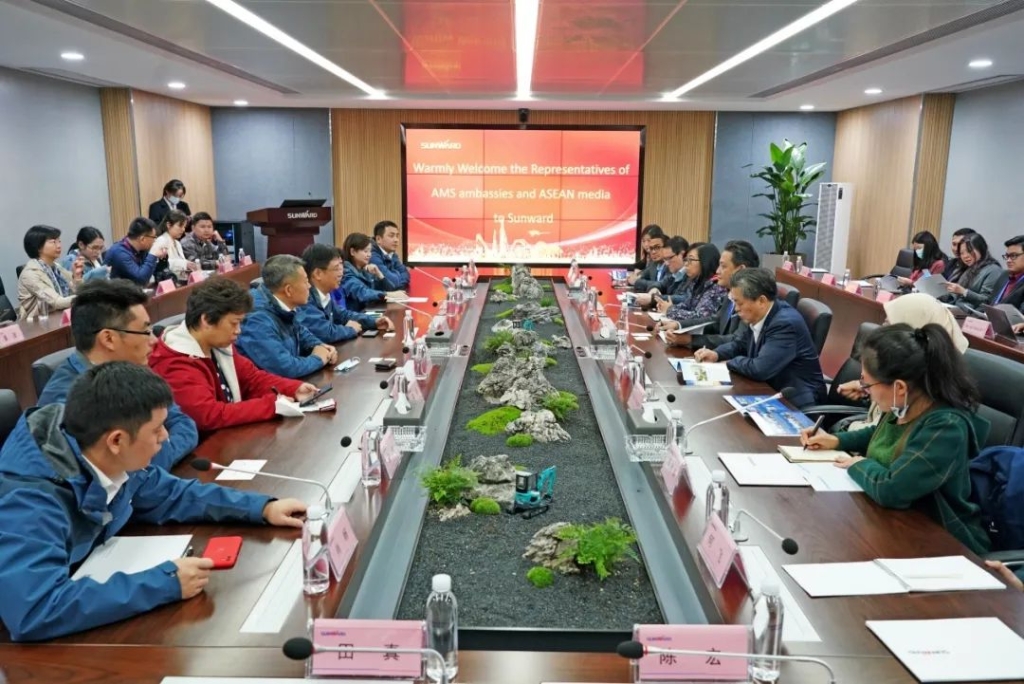 东盟联合参访团考察KAIYUN·开云「中国」官方网站智能