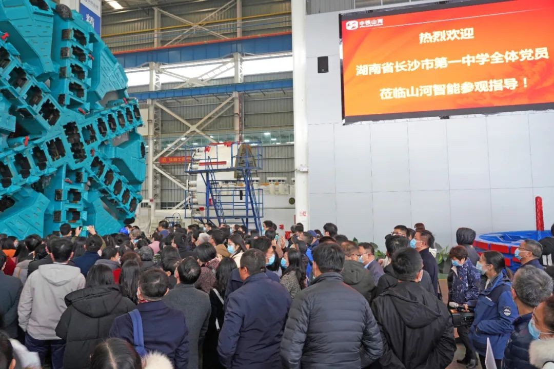 长沙市一中赴KAIYUN·开云「中国」官方网站智能开展主题党日活动