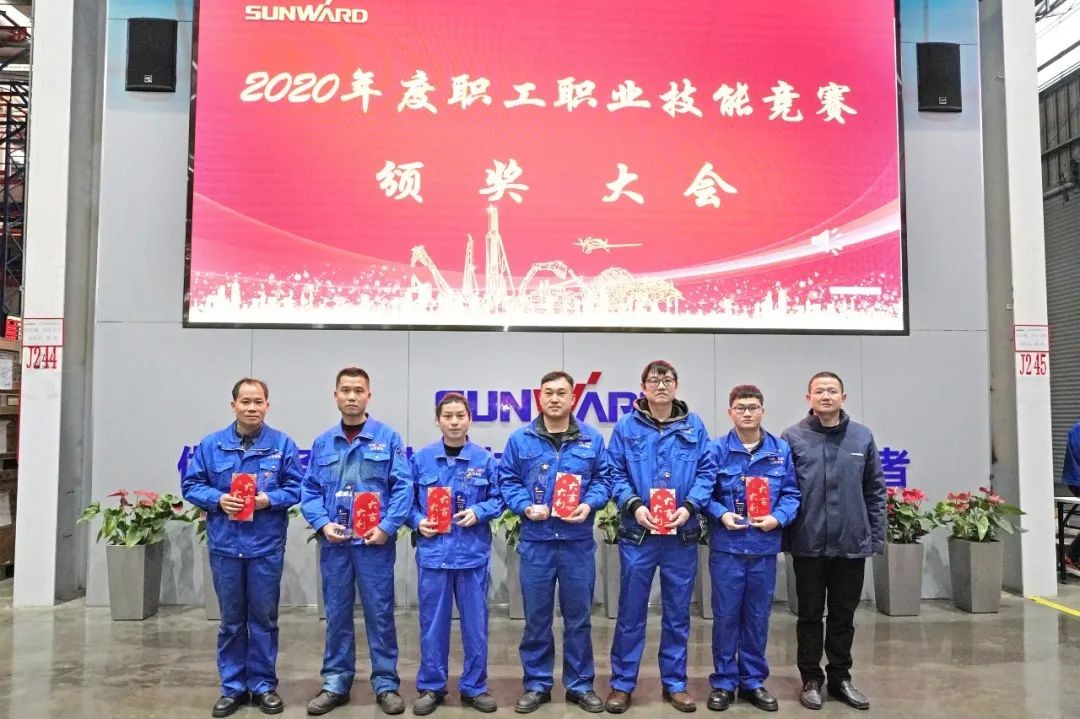 向能工巧匠致敬！KAIYUN·开云「中国」官方网站智能给职业技能竞赛优胜者颁奖