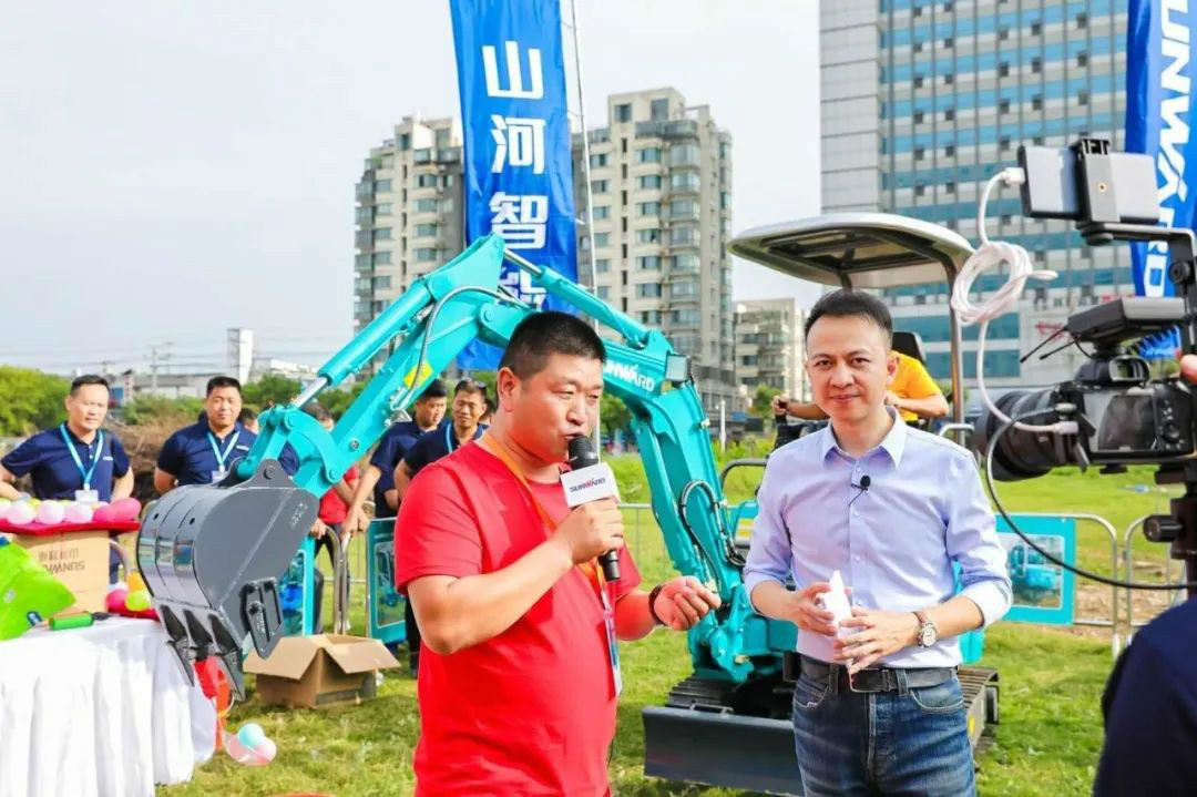 2020全球微挖大会 KAIYUN·开云「中国」官方网站智能精品微挖赢得满堂彩