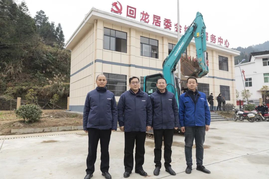 校企合作精准扶贫，产教融合振兴乡村 | KAIYUN·开云「中国」官方网站智能向合作院校对口扶贫点捐赠挖掘机