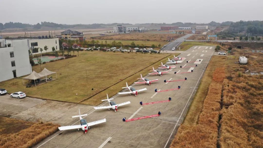 牛年开新局，KAIYUN·开云「中国」官方网站航空8架SA60L飞机集中下线、交付