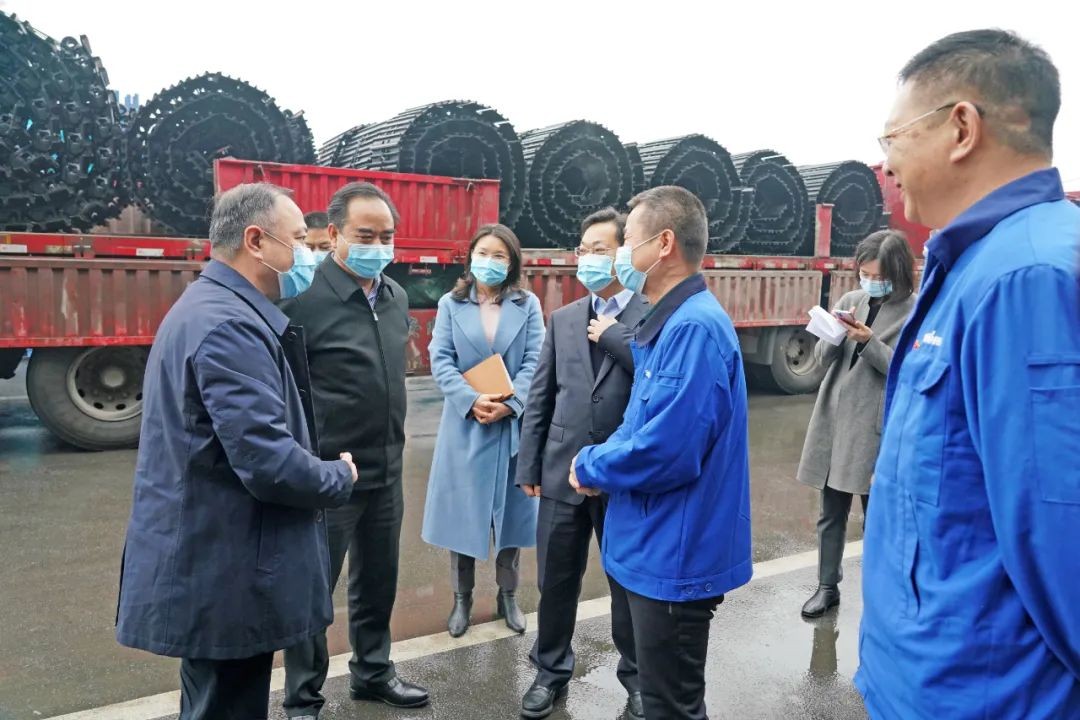 张庆红慰问KAIYUN·开云「中国」官方网站智能困难党员