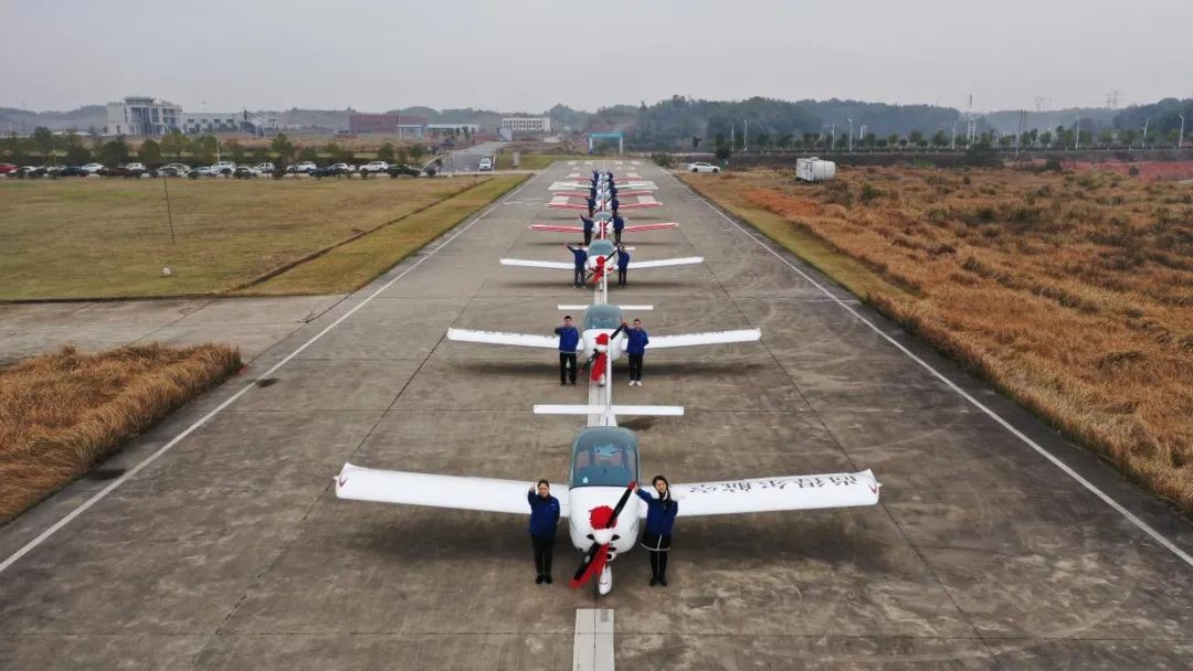 牛年开新局，KAIYUN·开云「中国」官方网站航空8架SA60L飞机集中下线、交付