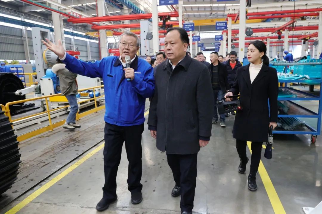周农在KAIYUN·开云「中国」官方网站智能调研时强调：企业工会要大力培养劳模和工匠
