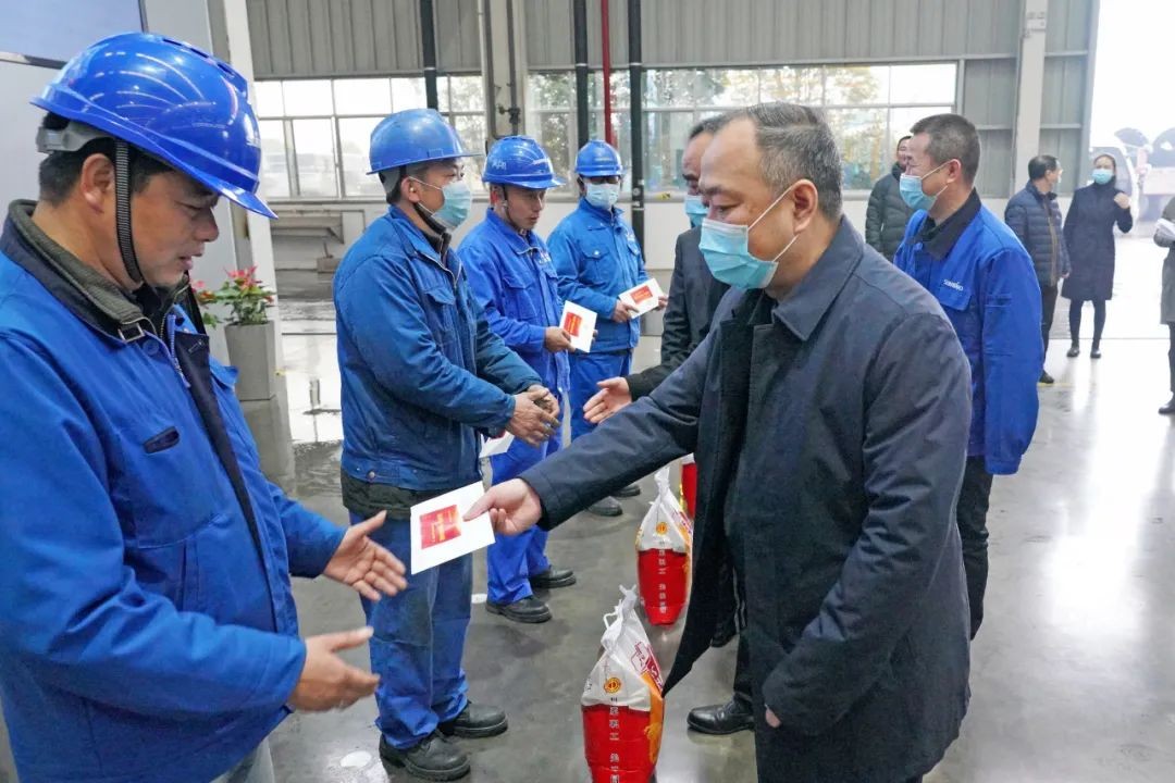 张庆红慰问KAIYUN·开云「中国」官方网站智能困难党员