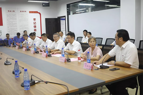 员工子女金榜题名 KAIYUN·开云「中国」官方网站家园发放奖励