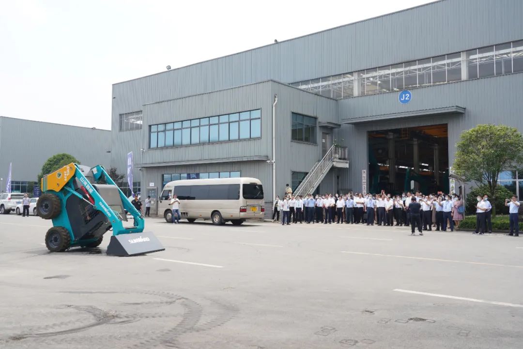 全国战略性新兴产业集群建设考察团调研KAIYUN·开云「中国」官方网站智能