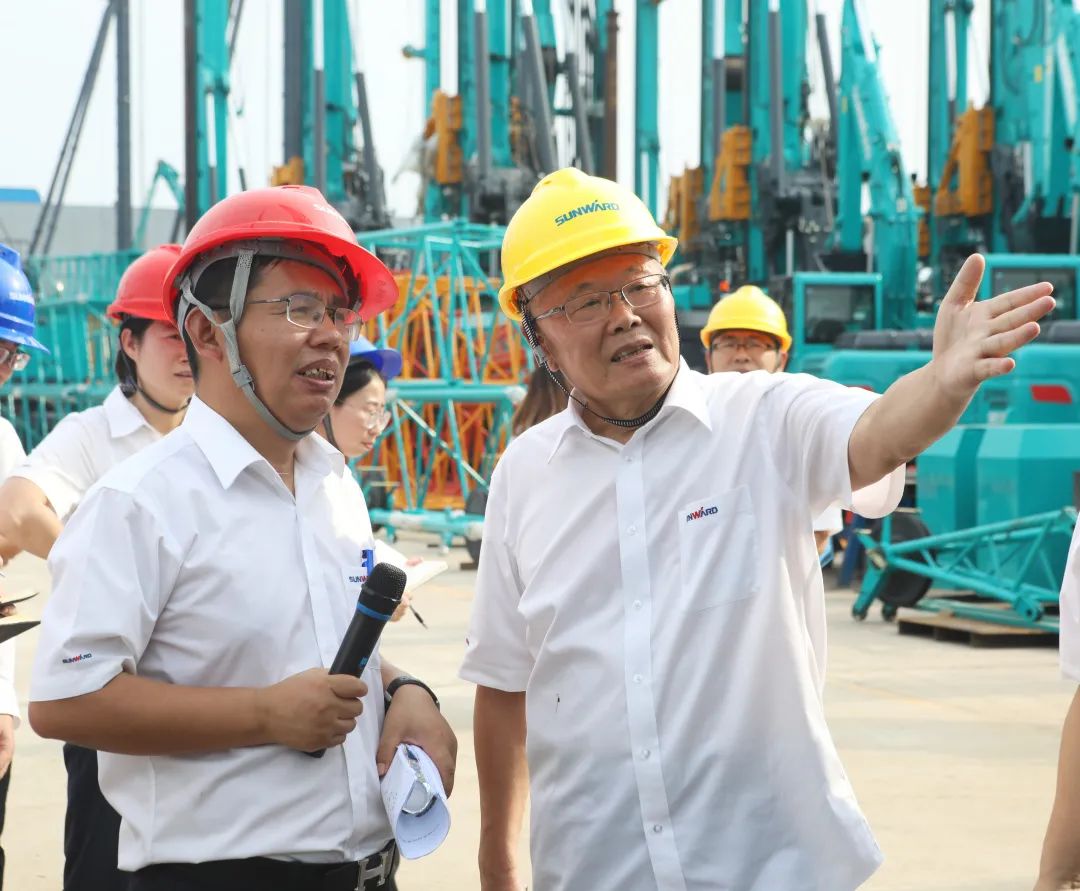 双鹰翱翔，“E”往无前！——KAIYUN·开云「中国」官方网站智能新一代E系列起重机下线！