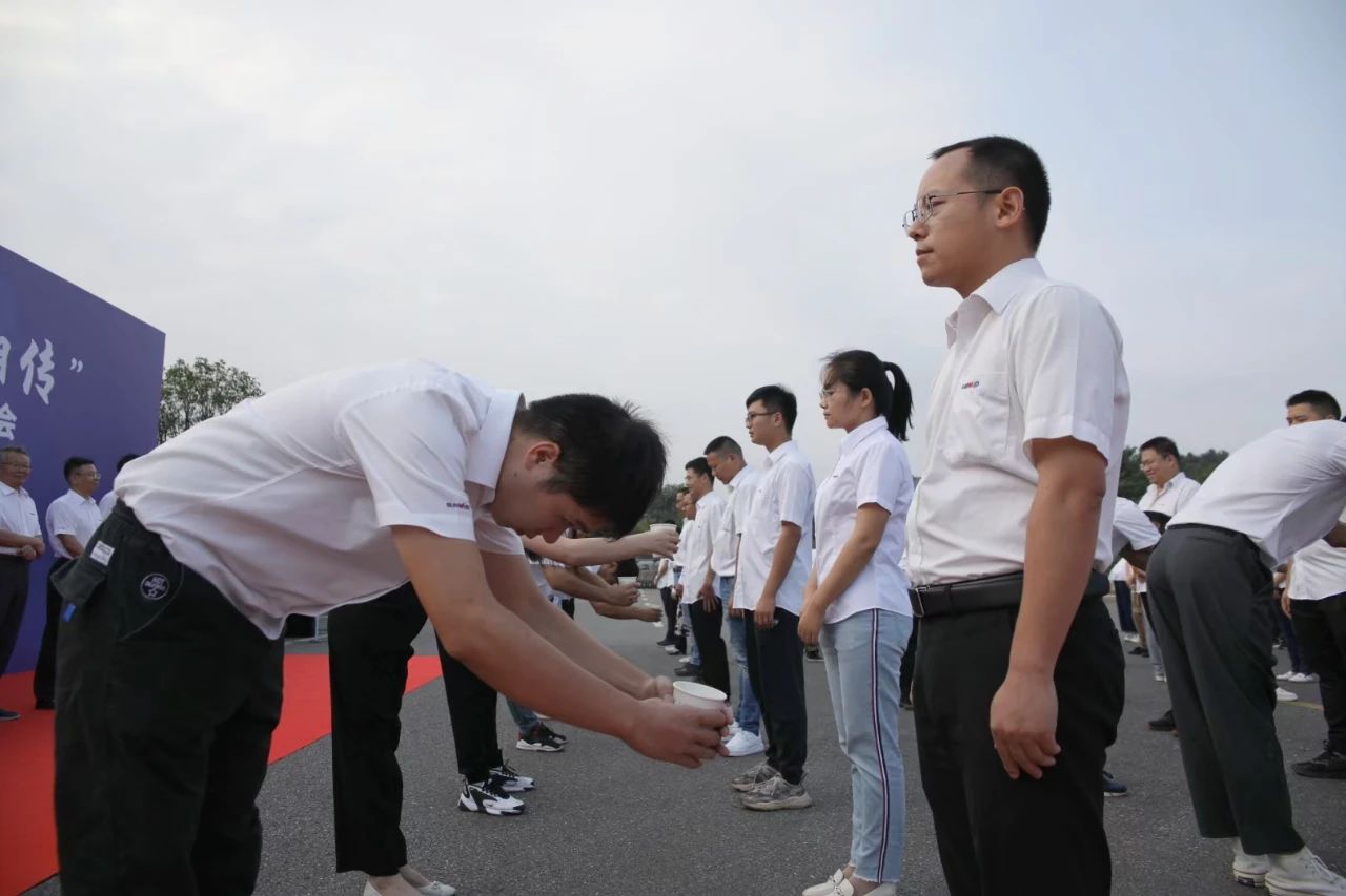 百人齐聚拜师恩 | KAIYUN·开云「中国」官方网站智能“传帮带”人才培养模式为公司发展积蓄力量