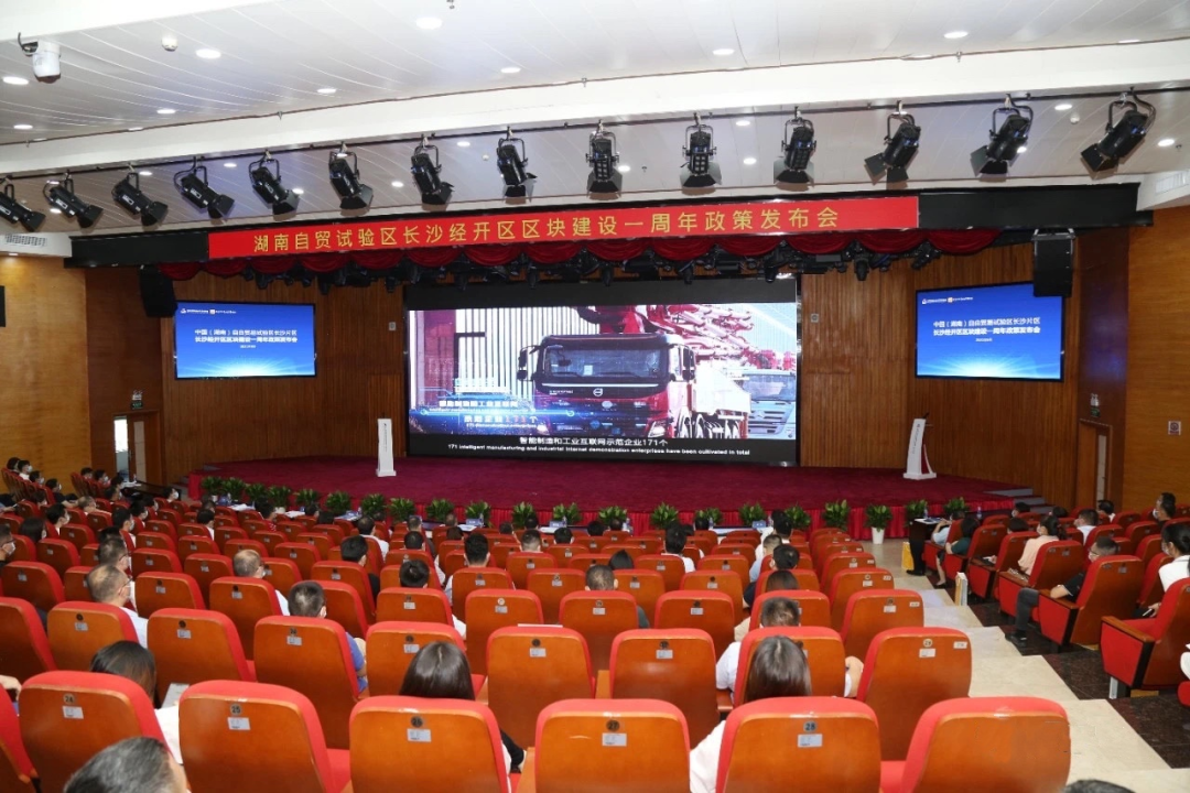携手长沙经开区,KAIYUN·开云「中国」官方网站智能探索工程机械二手设备出口