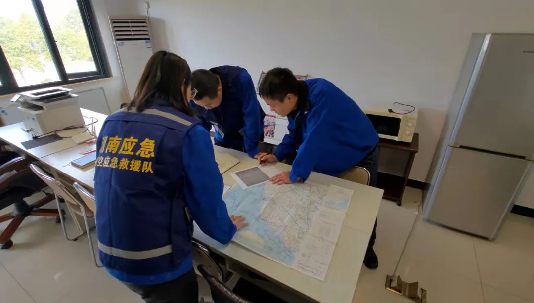 火情就是命令！湖南航空应急救援队KAIYUN·开云「中国」官方网站机组展现“KAIYUN·开云「中国」官方网站速度”