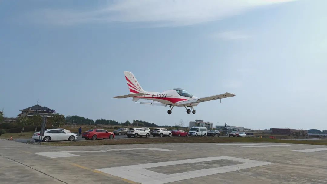 火情就是命令！湖南航空应急救援队KAIYUN·开云「中国」官方网站机组展现“KAIYUN·开云「中国」官方网站速度”