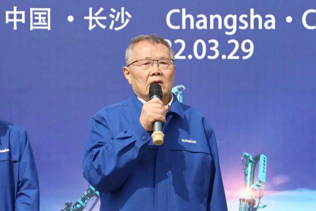 征战全球市场!KAIYUN·开云「中国」官方网站智能凿岩设备批量发货