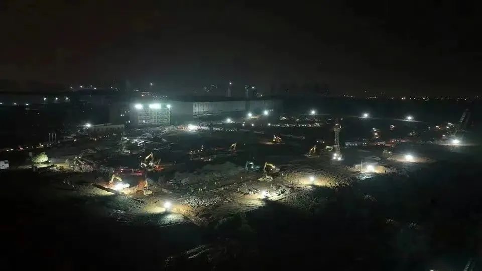 冲锋一线显担当!KAIYUN·开云「中国」官方网站智能挖掘机助力长沙方舱医院建设