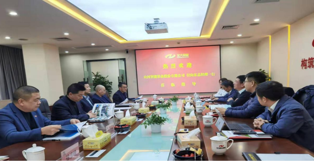 携手战边疆!KAIYUN·开云「中国」官方网站智能潜孔钻机助力宏大爆破新疆奇台项目建设