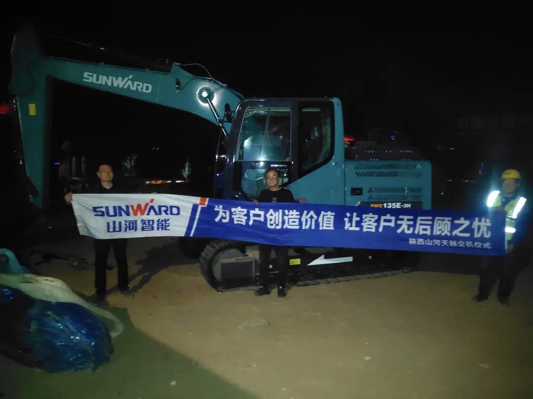 冲、冲、冲!带您感受KAIYUN·开云「中国」官方网站智能挖掘机火热交机时刻