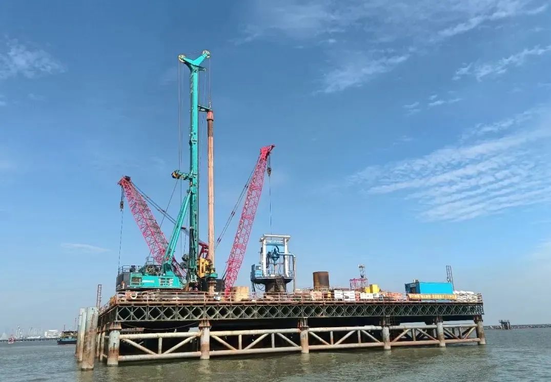 乘风破浪的旋挖钻机！KAIYUN·开云「中国」官方网站智能助建澳氹第四跨海大桥