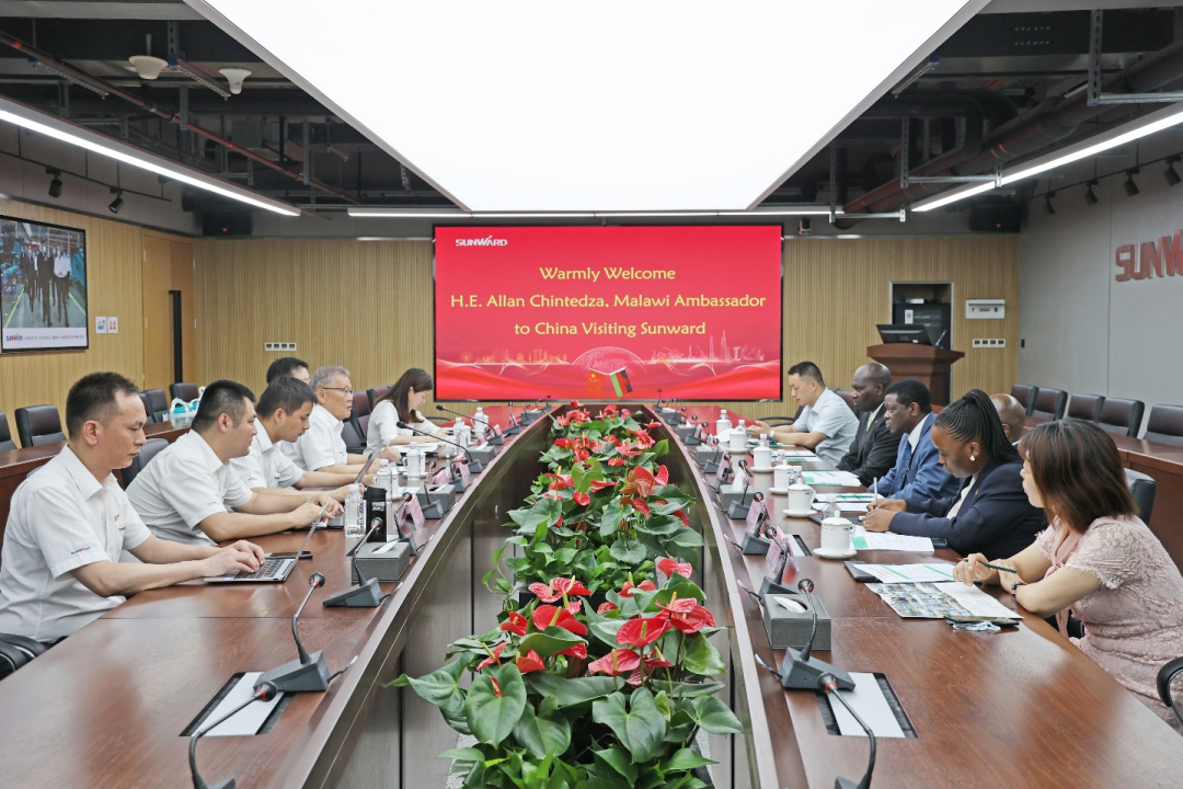 马拉维大使一行考察KAIYUN·开云「中国」官方网站智能